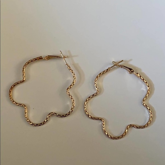 Flower Geometric Gold Twisted Hoop Earrings - Picture 5 of 6
